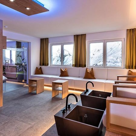 Hotel St-Leonhard Sankt Leonhard im Pitztal Bagian luar foto