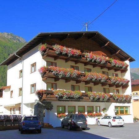 Hotel St-Leonhard Sankt Leonhard im Pitztal Bagian luar foto