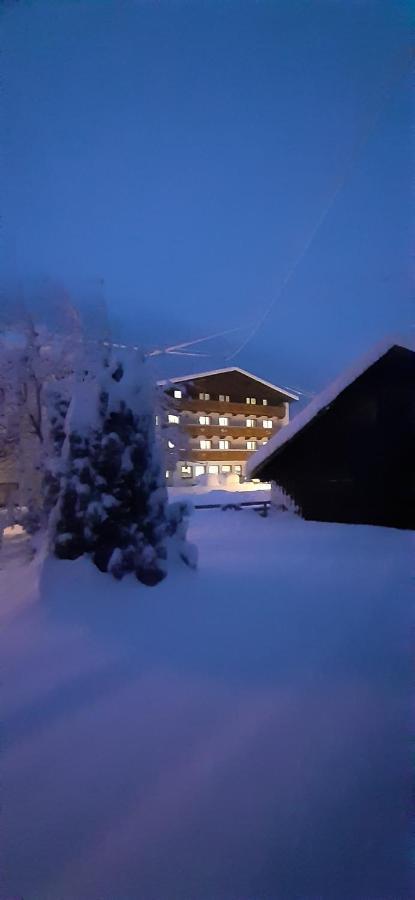 Hotel St-Leonhard Sankt Leonhard im Pitztal Bagian luar foto