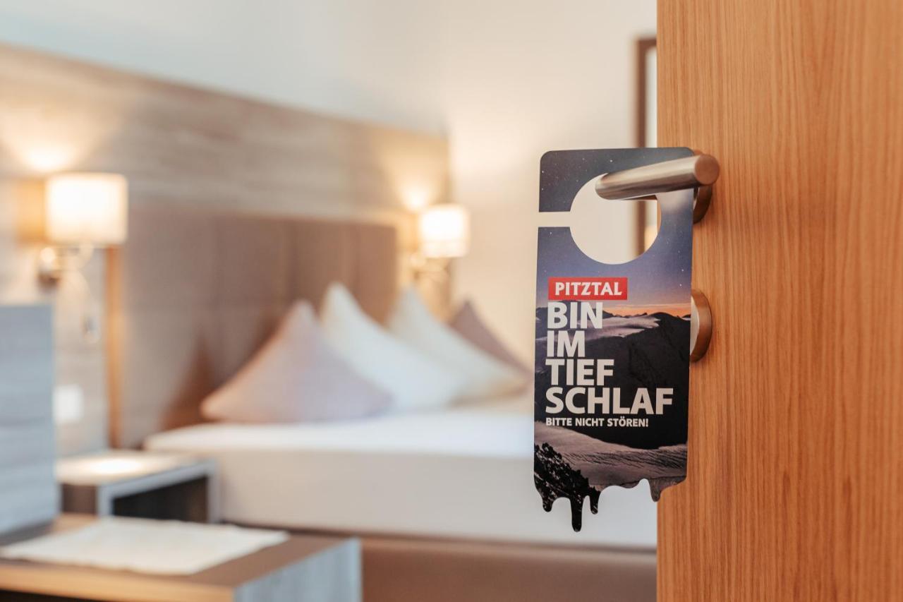 Hotel St-Leonhard Sankt Leonhard im Pitztal Bagian luar foto