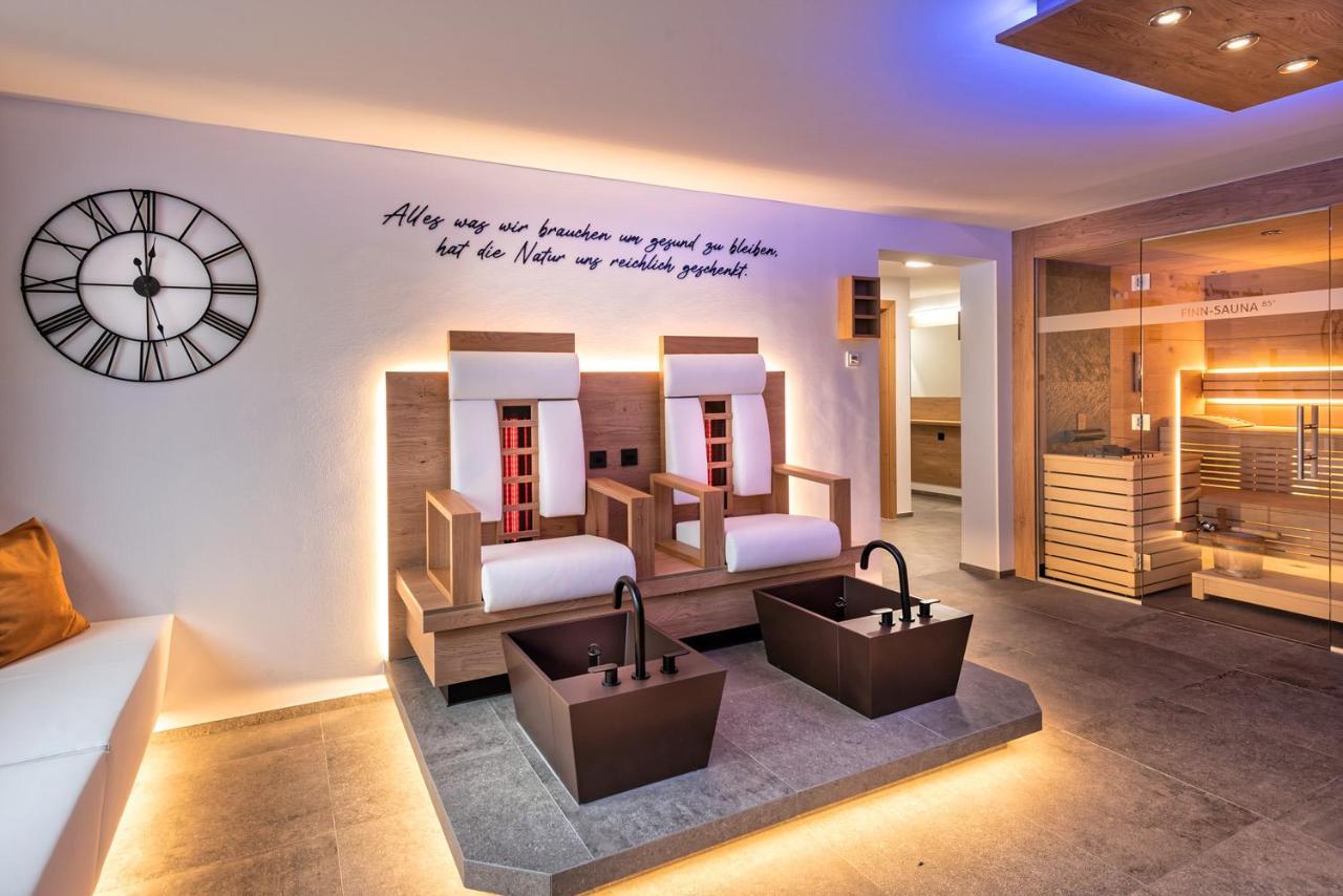 Hotel St-Leonhard Sankt Leonhard im Pitztal Bagian luar foto