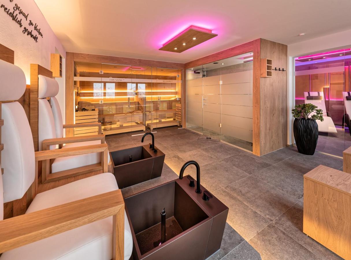 Hotel St-Leonhard Sankt Leonhard im Pitztal Bagian luar foto