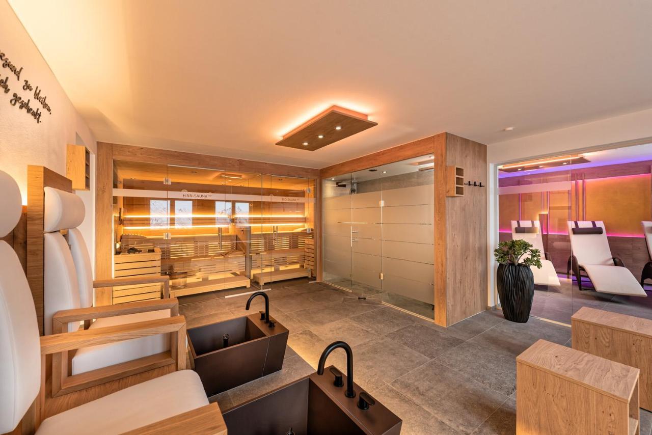 Hotel St-Leonhard Sankt Leonhard im Pitztal Bagian luar foto