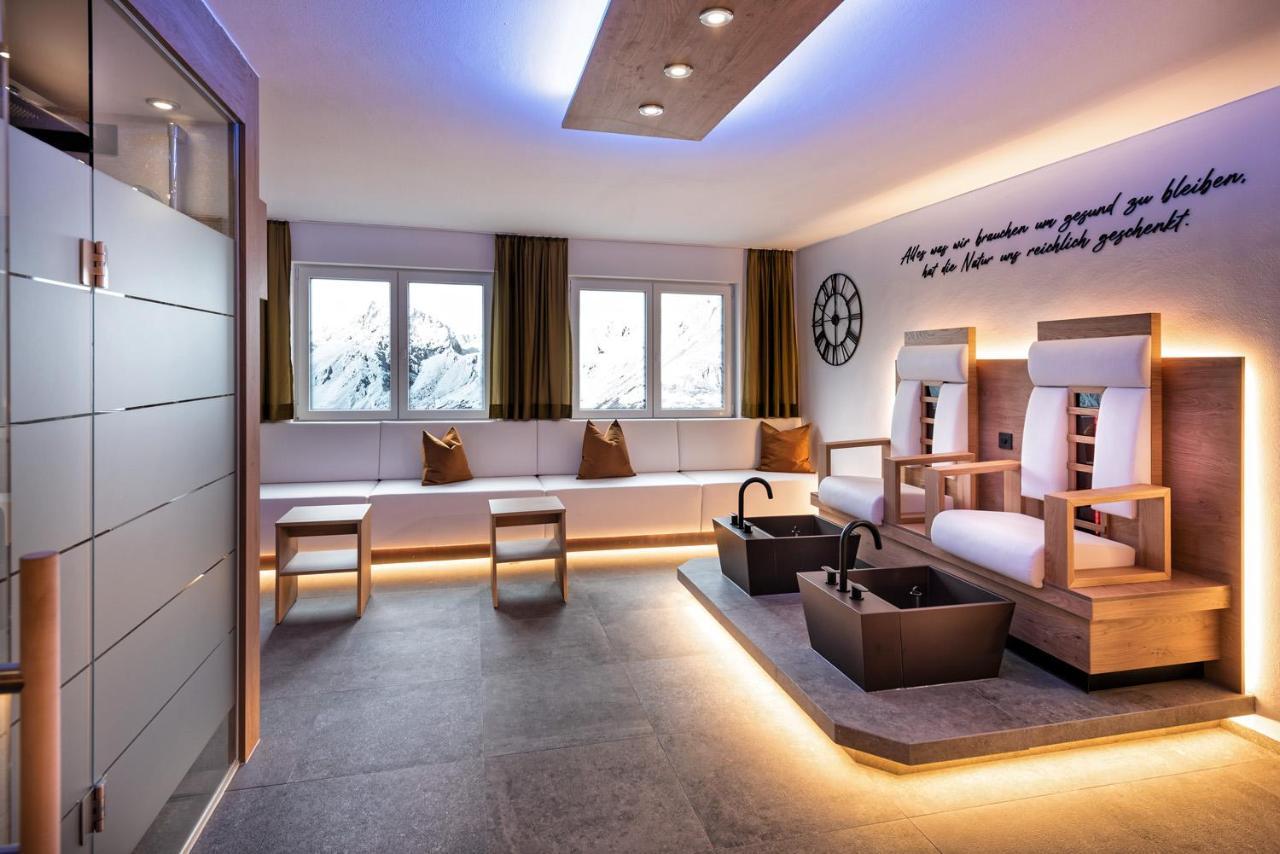 Hotel St-Leonhard Sankt Leonhard im Pitztal Bagian luar foto
