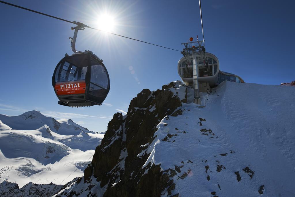Hotel St-Leonhard Sankt Leonhard im Pitztal Bagian luar foto